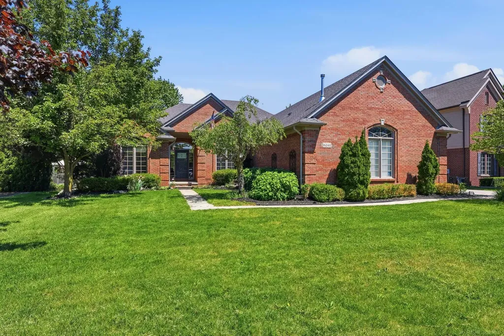 6241 Parliament Drive Washington Township MI 48095