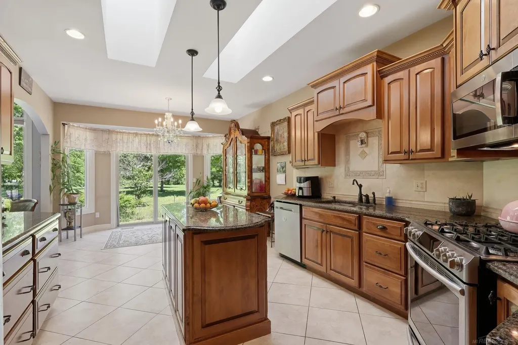 6241 Parliament Drive Washington Township MI 48095