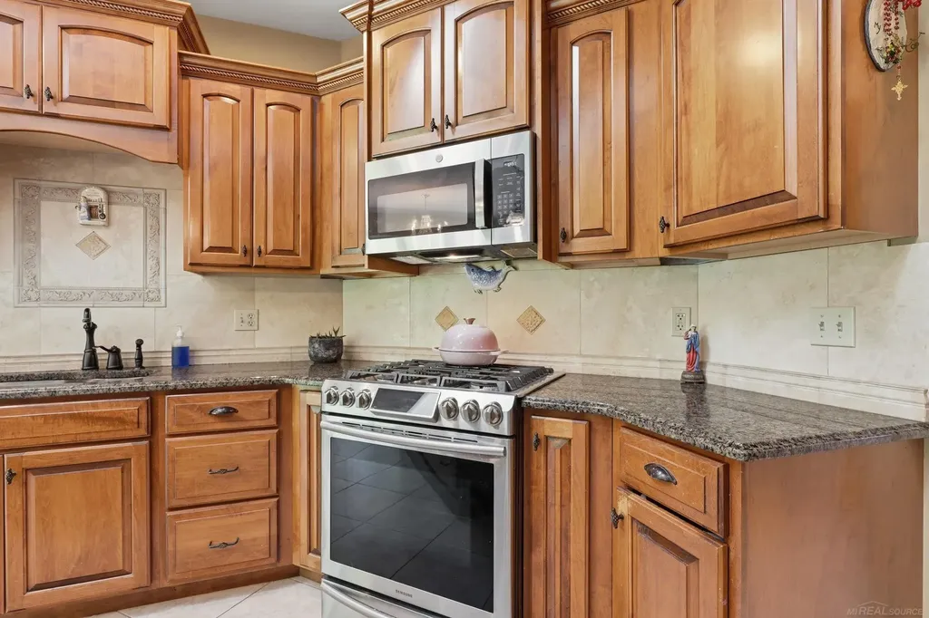 6241 Parliament Drive Washington Township MI 48095