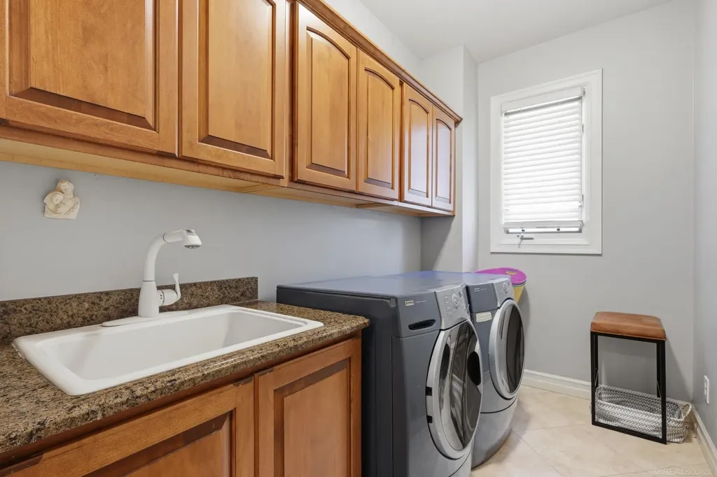 6241 Parliament Drive Washington Township MI 48095
