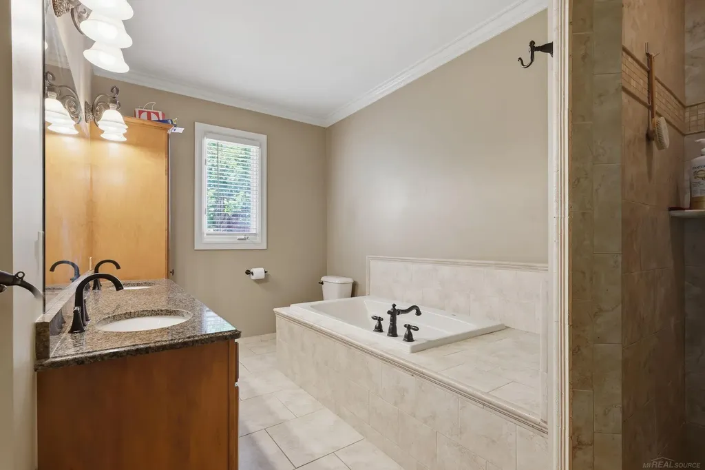 6241 Parliament Drive Washington Township MI 48095