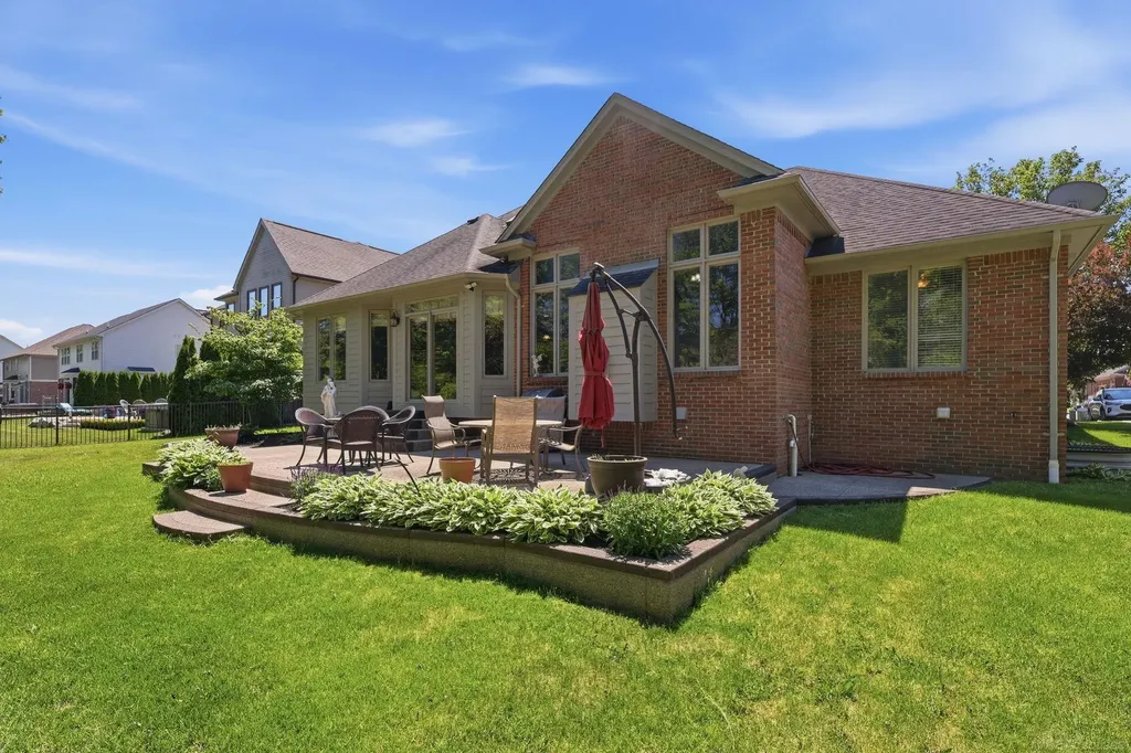 6241 Parliament Drive Washington Township MI 48095