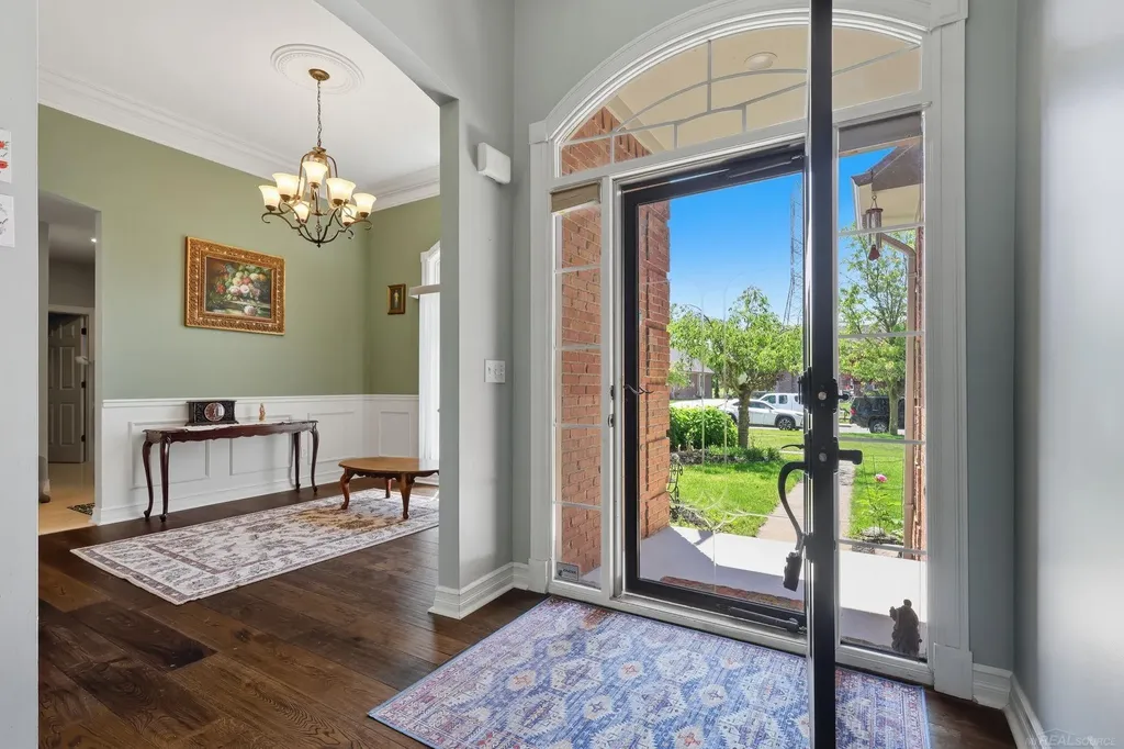 6241 Parliament Drive Washington Township MI 48095