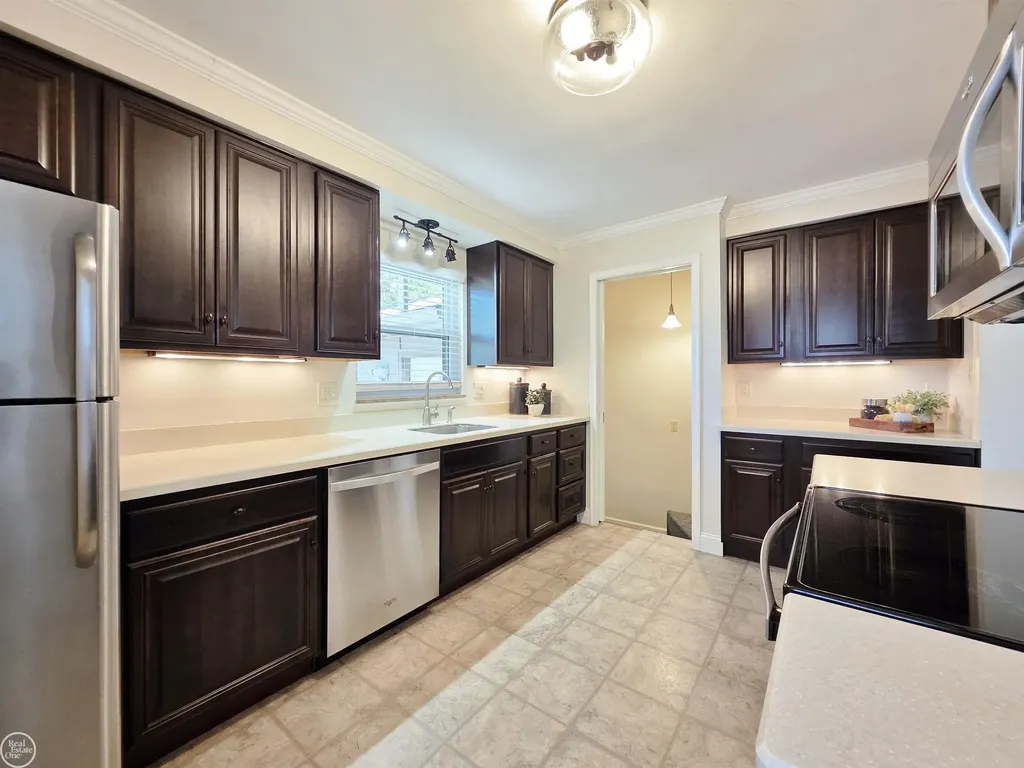 264 Phillips Avenue Clawson City MI 48017