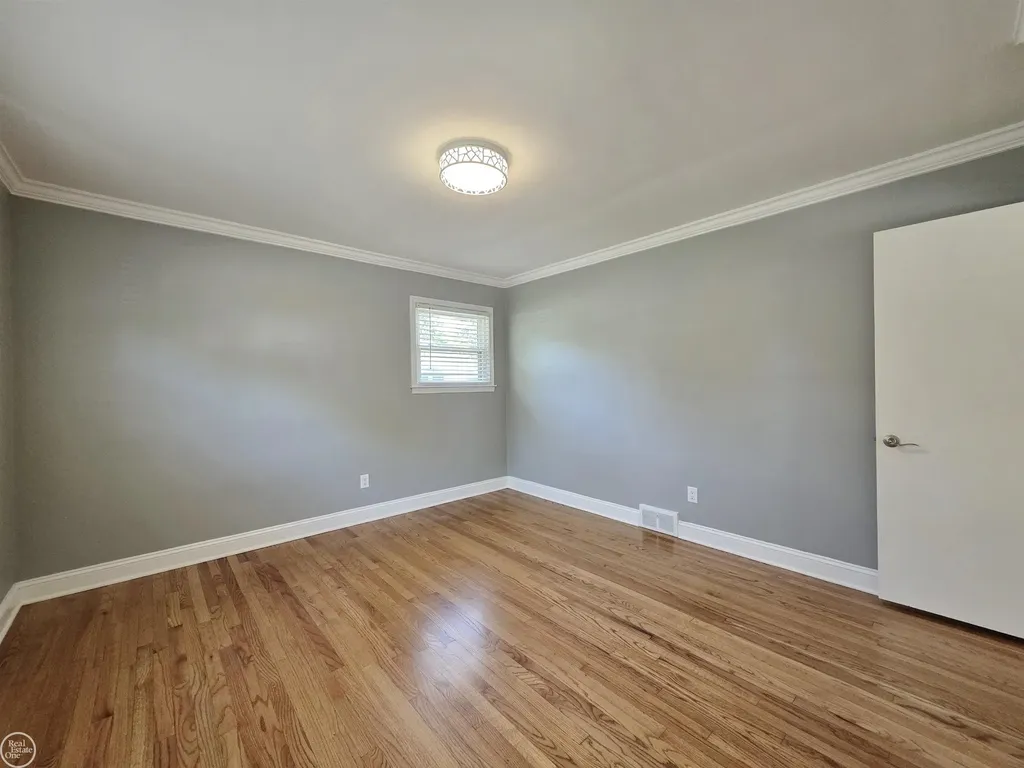 264 Phillips Avenue Clawson City MI 48017