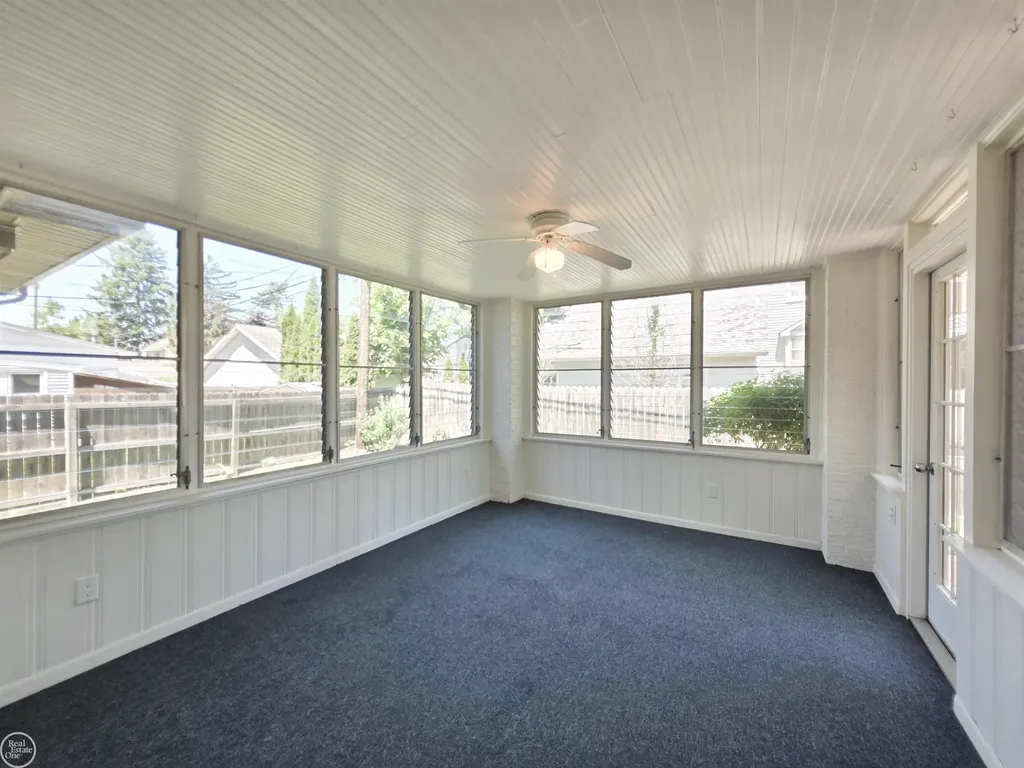 264 Phillips Avenue Clawson City MI 48017