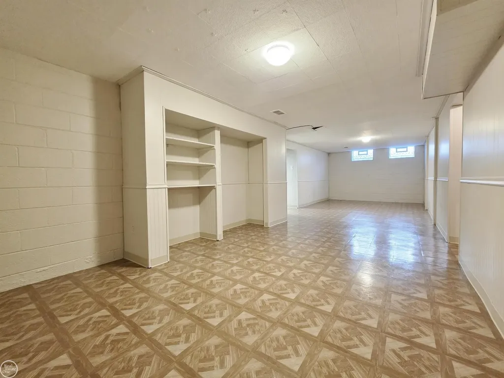 264 Phillips Avenue Clawson City MI 48017