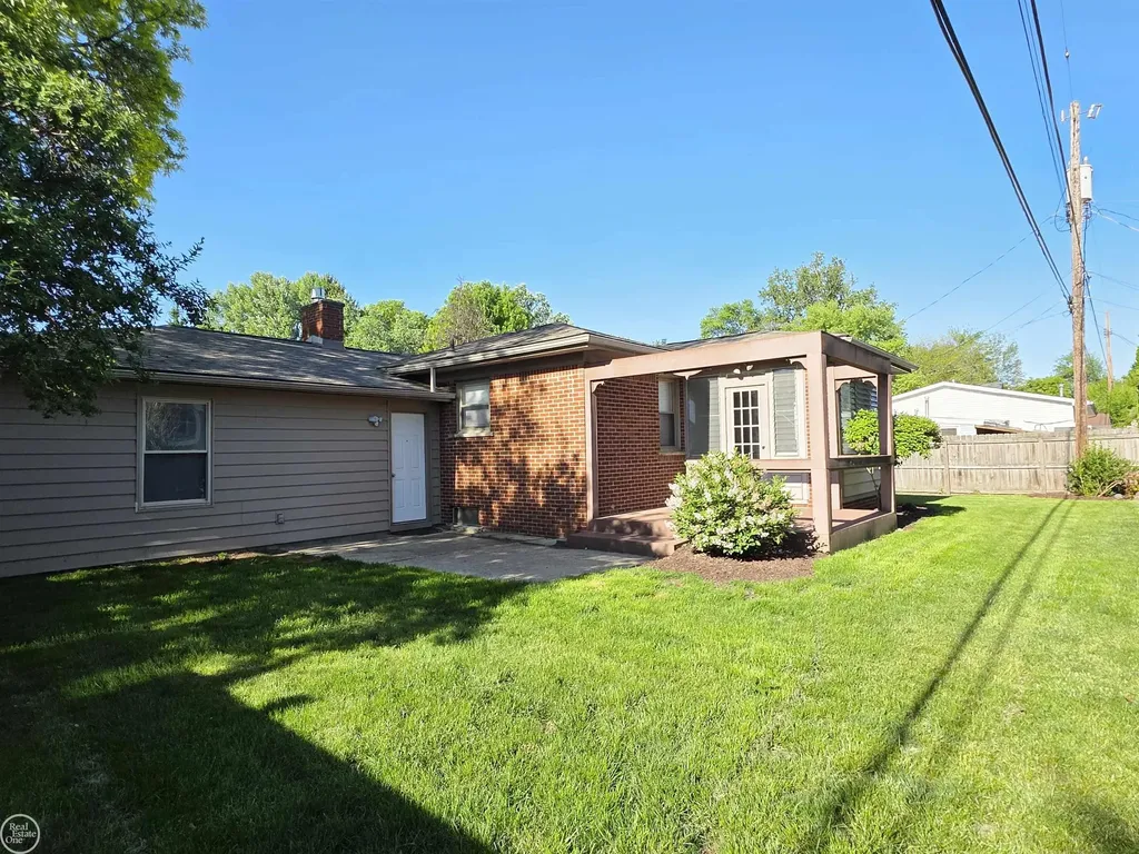 264 Phillips Avenue Clawson City MI 48017
