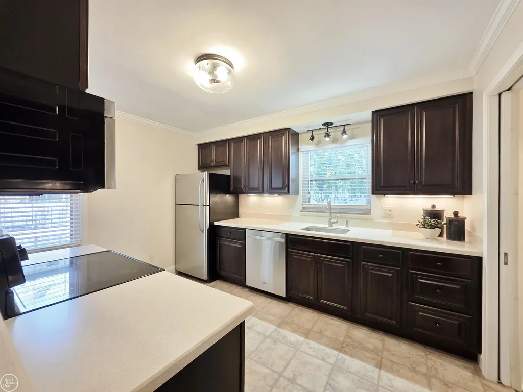 264 Phillips Avenue Clawson City MI 48017