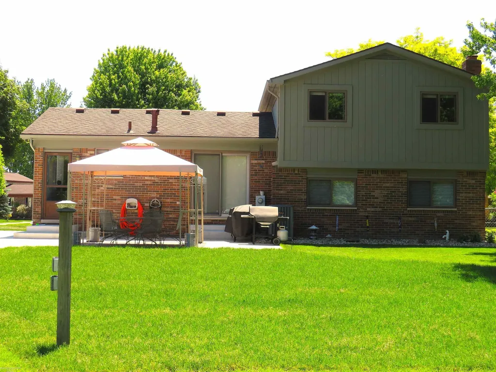 19231 Cooper Street Clinton Charter Township MI 48038