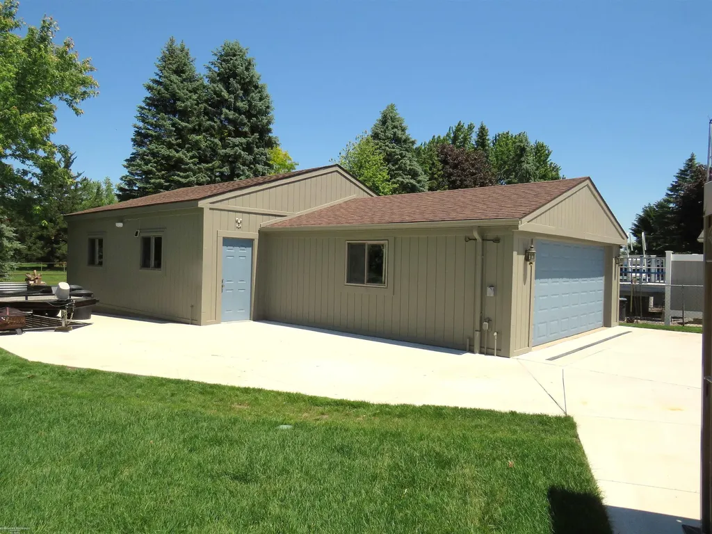 19231 Cooper Street Clinton Charter Township MI 48038