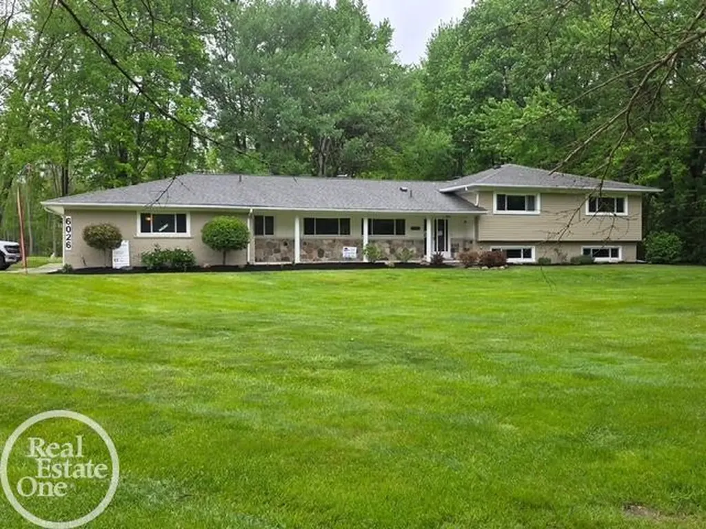 6026 Via Toscana Street Troy City MI 48085
