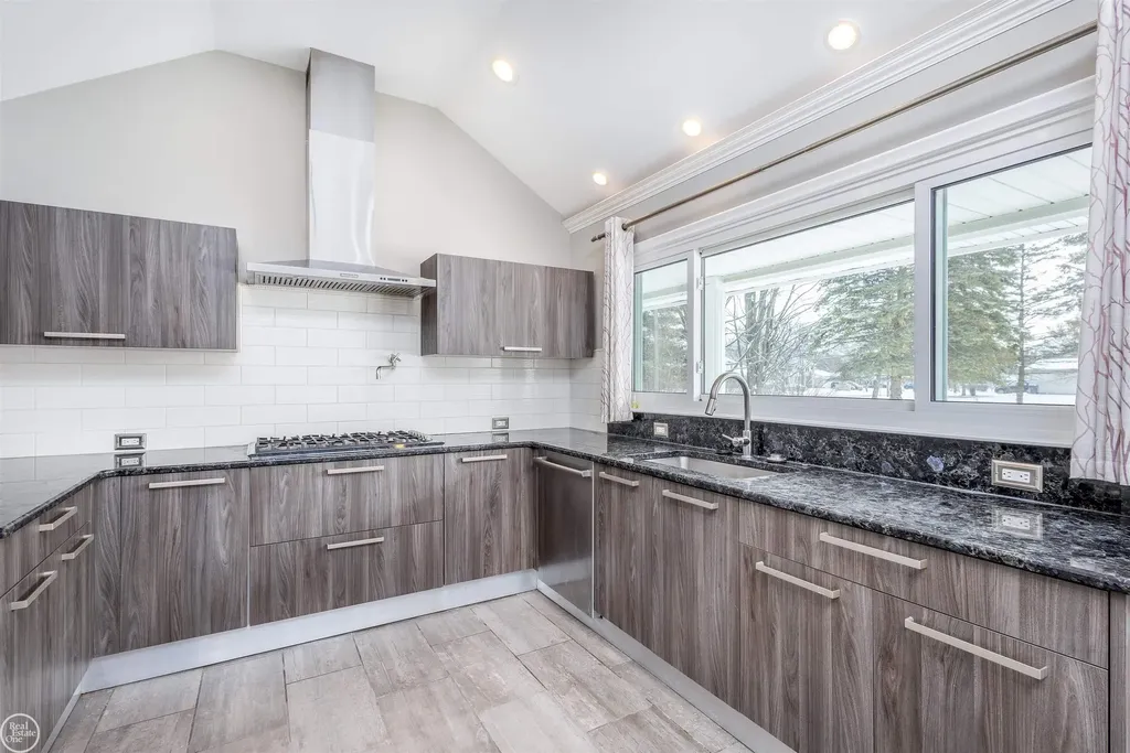6026 Via Toscana Street Troy City MI 48085