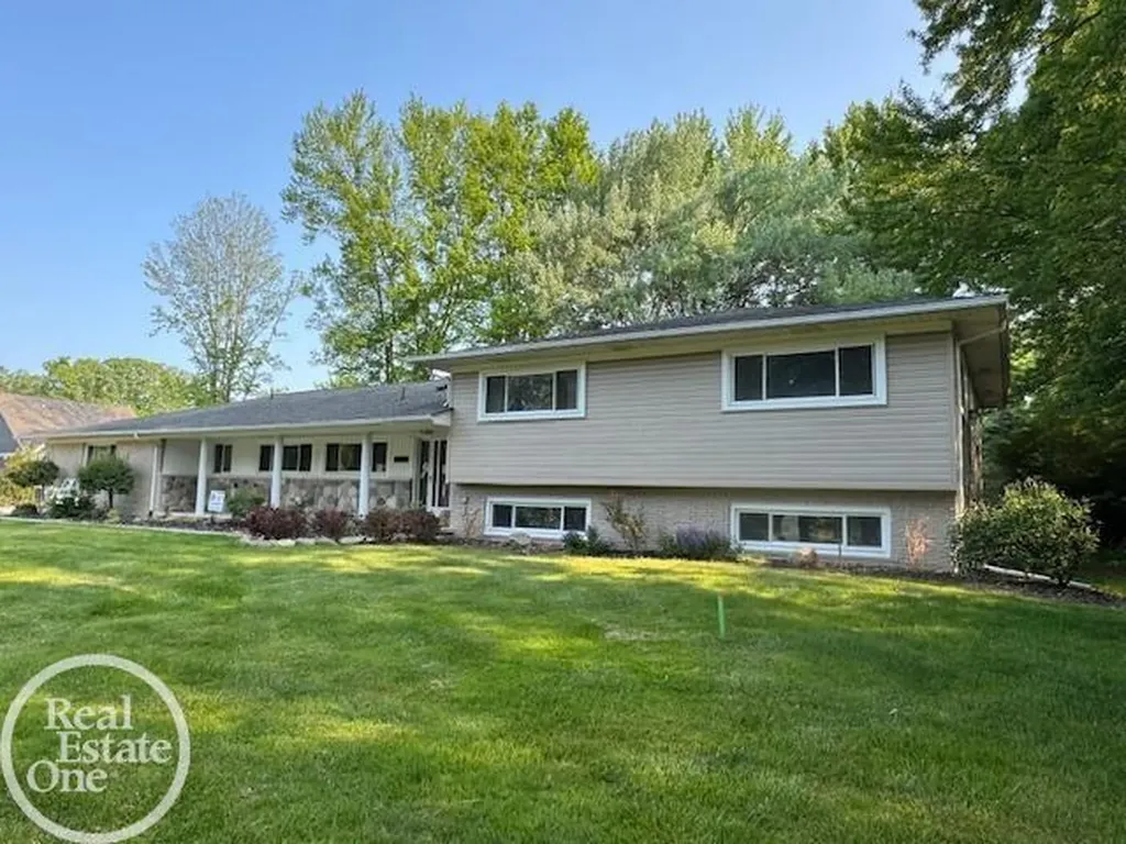 6026 Via Toscana Street Troy City MI 48085