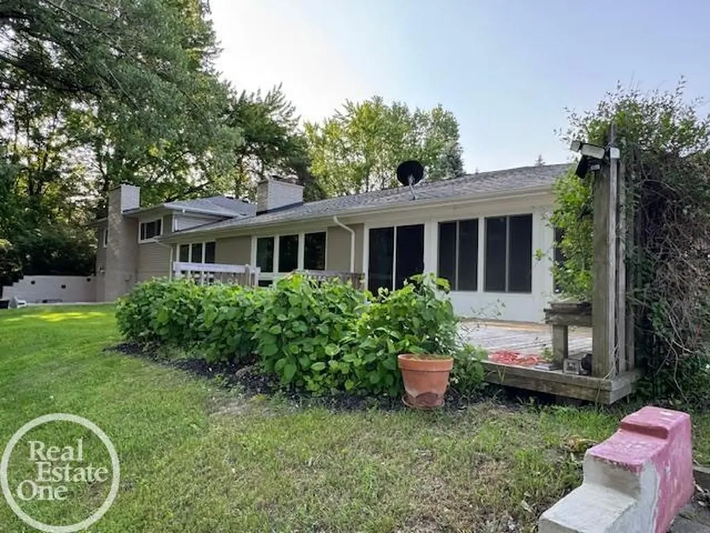 6026 Via Toscana Street Troy City MI 48085