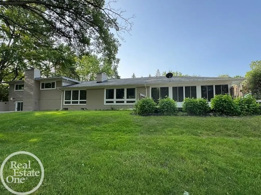 6026 Via Toscana Street Troy City MI 48085