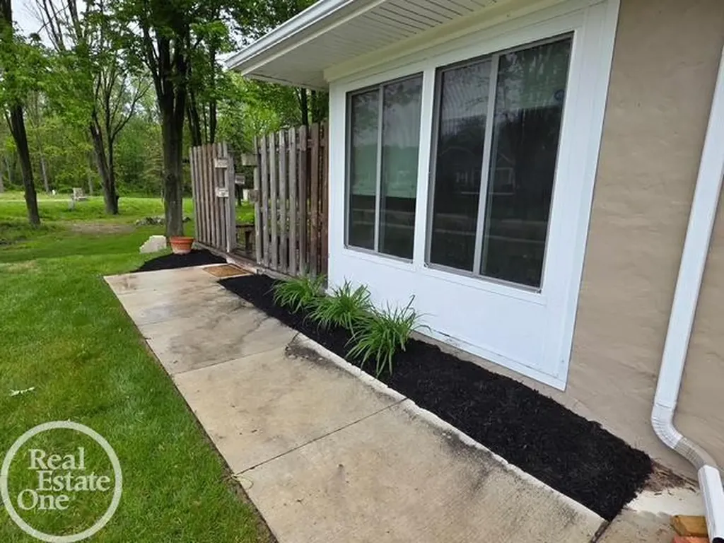 6026 Via Toscana Street Troy City MI 48085