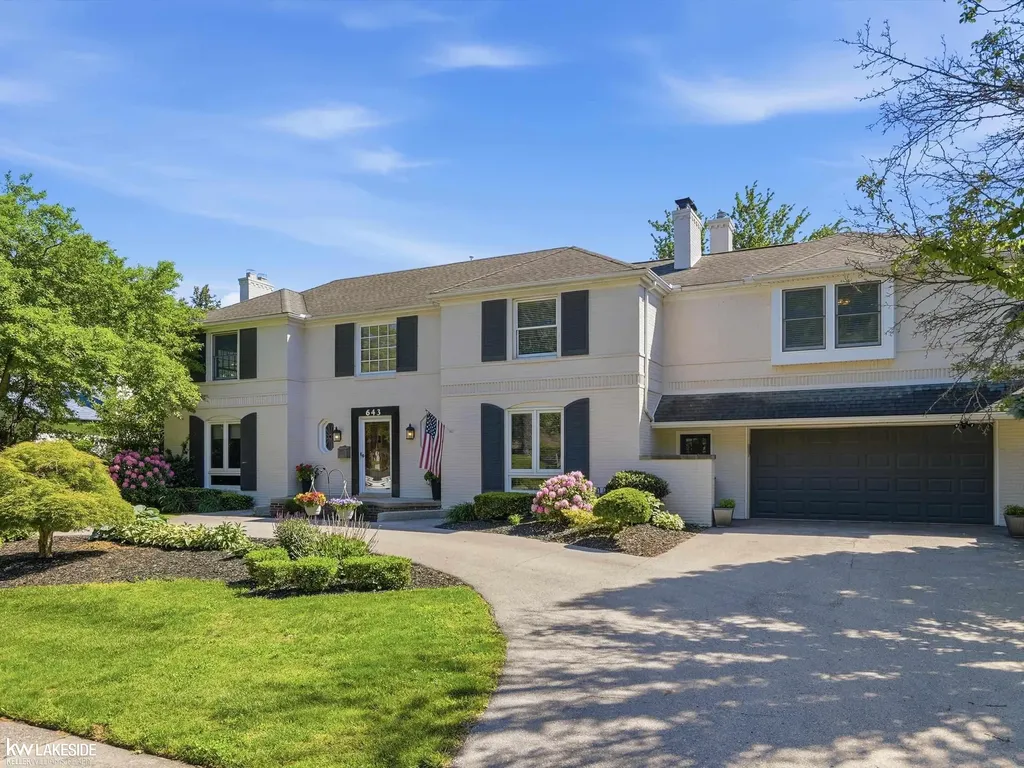 643 Lochmoor Boulevard Grosse Pointe Woods City MI 48236