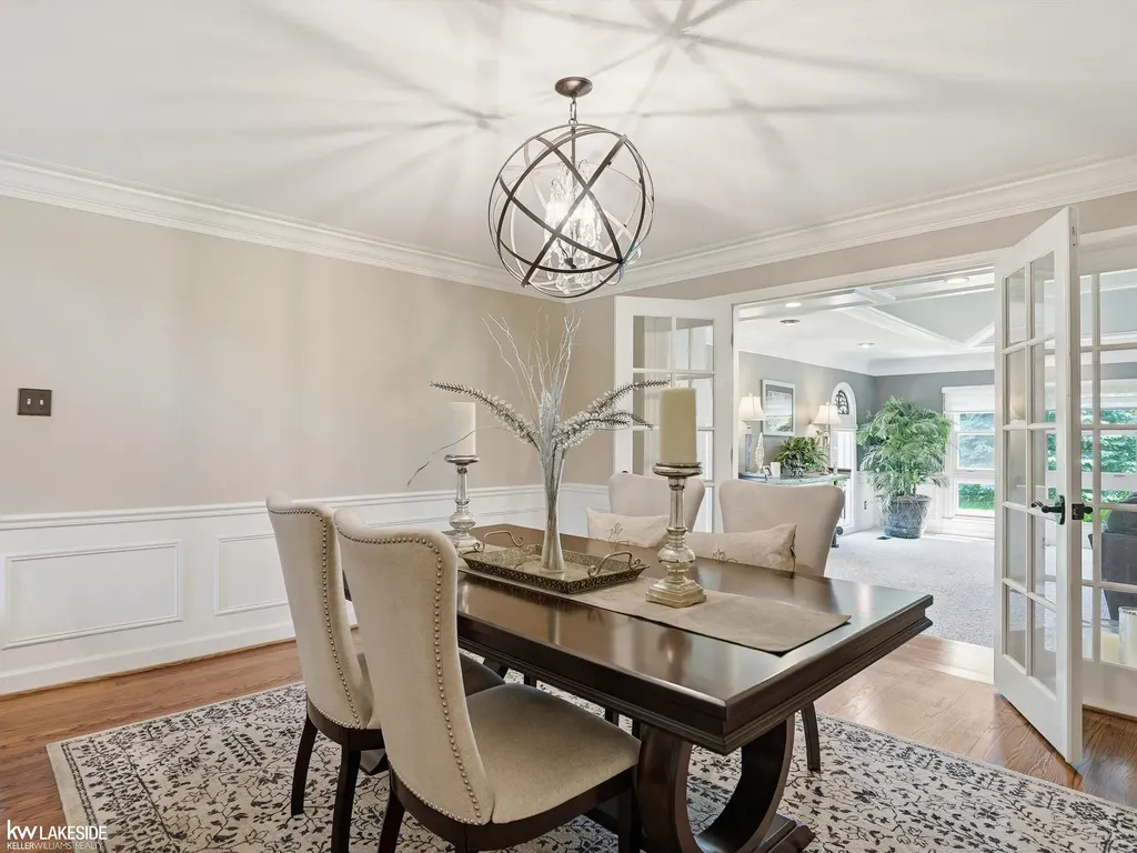 643 Lochmoor Boulevard Grosse Pointe Woods City MI 48236