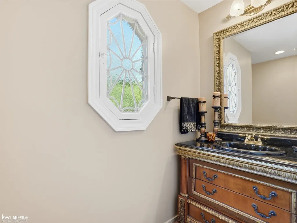 643 Lochmoor Boulevard Grosse Pointe Woods City MI 48236