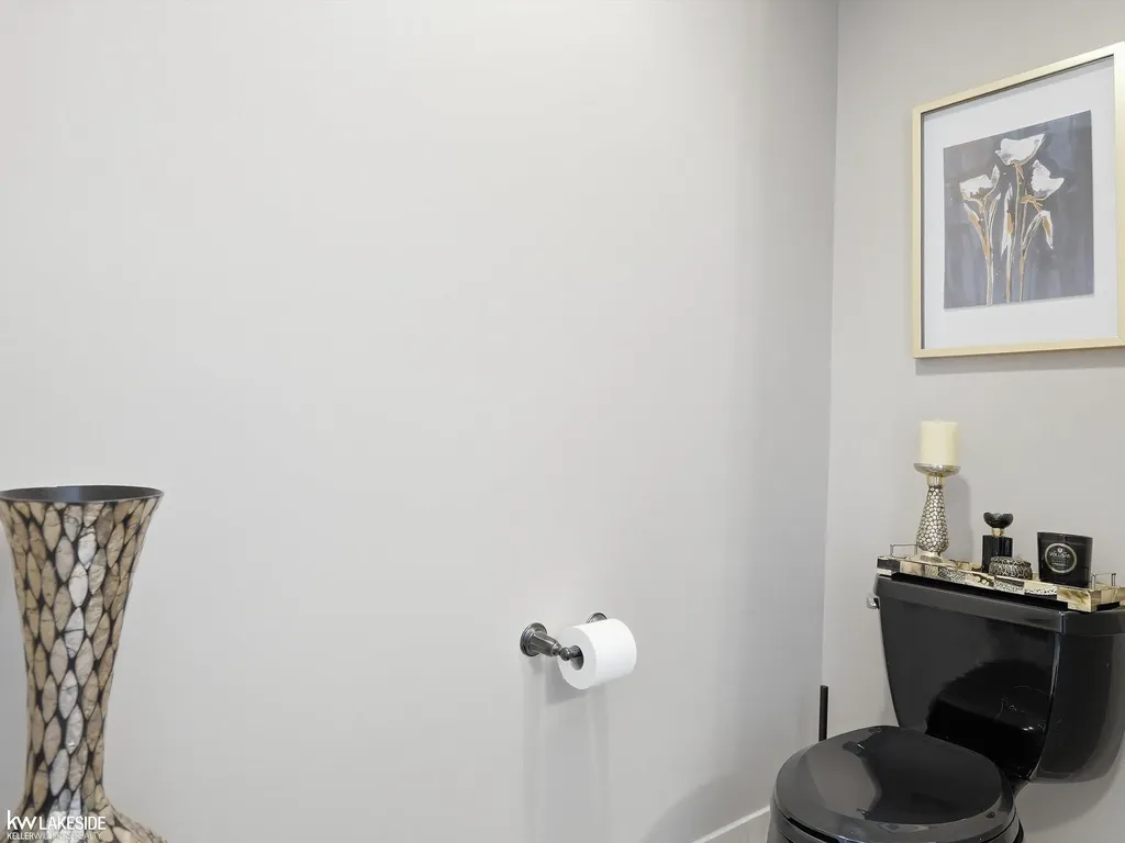 643 Lochmoor Boulevard Grosse Pointe Woods City MI 48236