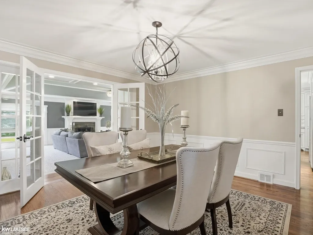 643 Lochmoor Boulevard Grosse Pointe Woods City MI 48236