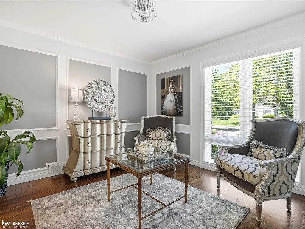 643 Lochmoor Boulevard Grosse Pointe Woods City MI 48236