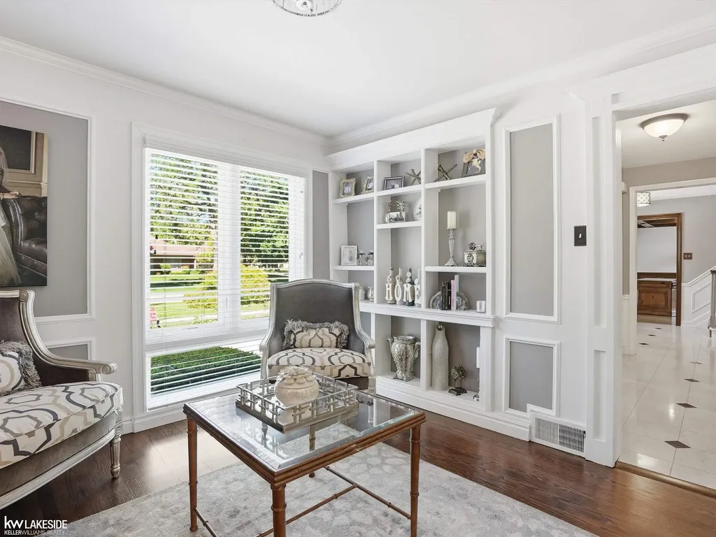 643 Lochmoor Boulevard Grosse Pointe Woods City MI 48236