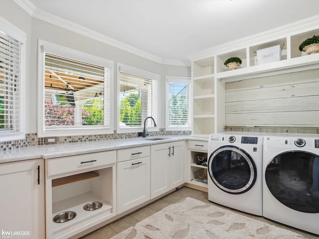 643 Lochmoor Boulevard Grosse Pointe Woods City MI 48236