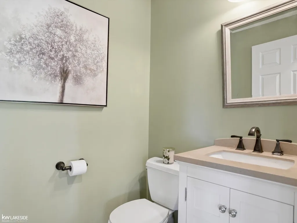 643 Lochmoor Boulevard Grosse Pointe Woods City MI 48236