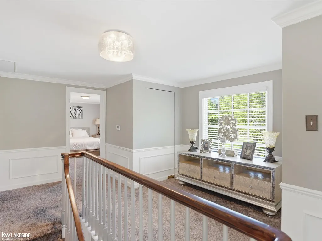 643 Lochmoor Boulevard Grosse Pointe Woods City MI 48236