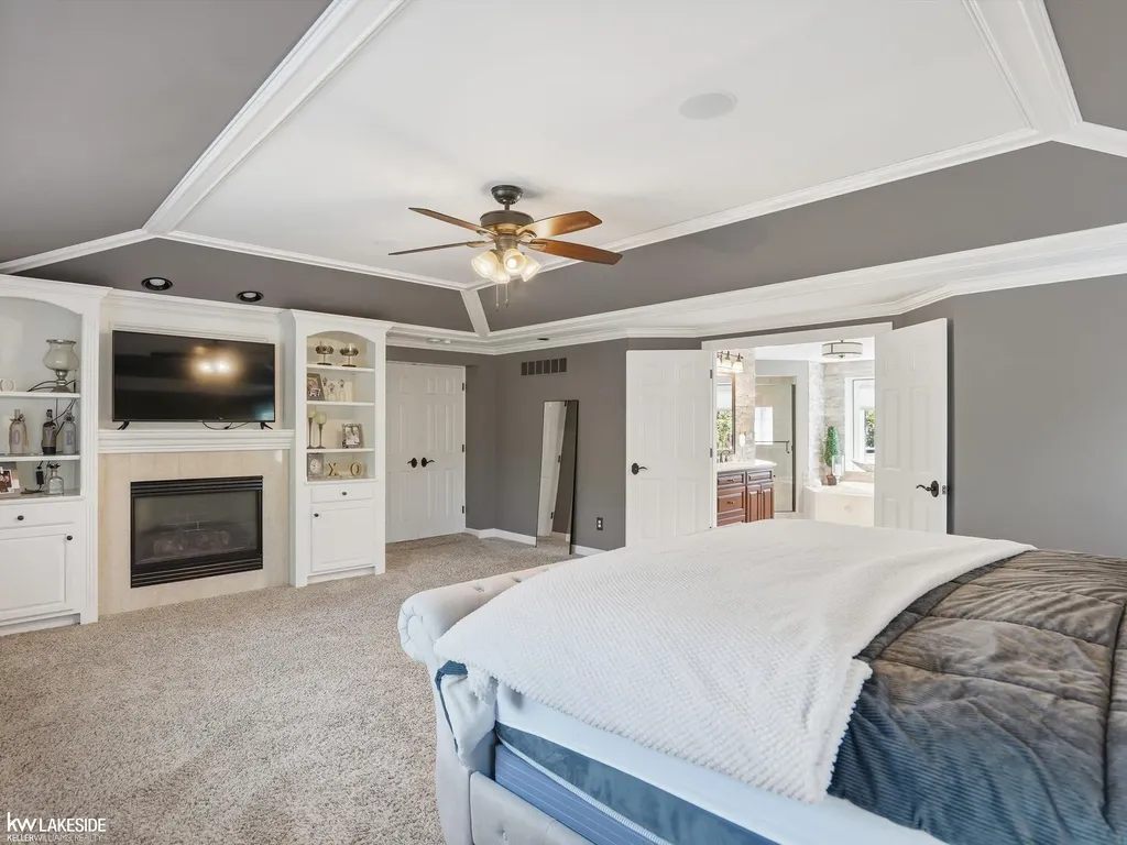 643 Lochmoor Boulevard Grosse Pointe Woods City MI 48236