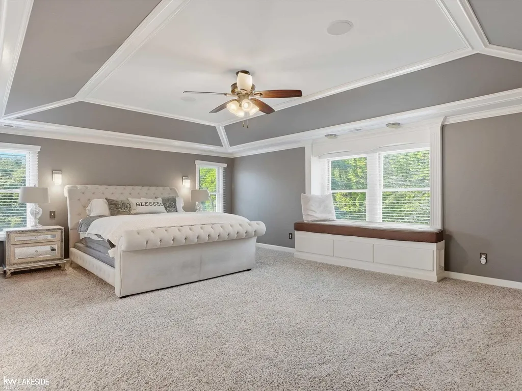 643 Lochmoor Boulevard Grosse Pointe Woods City MI 48236