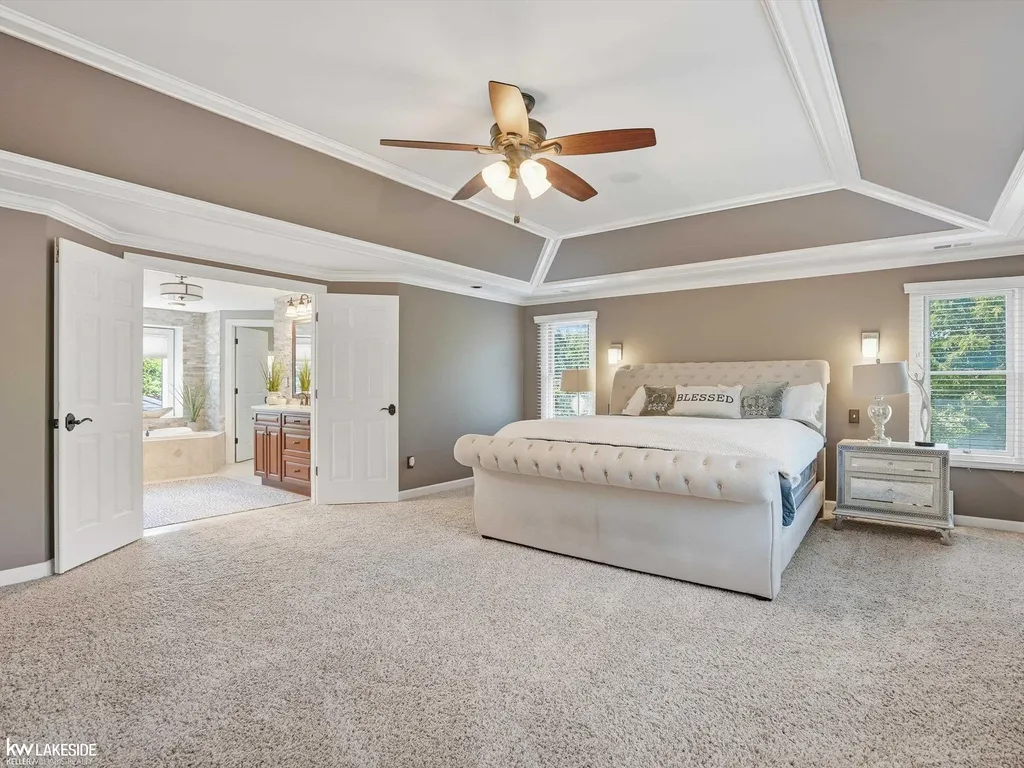 643 Lochmoor Boulevard Grosse Pointe Woods City MI 48236