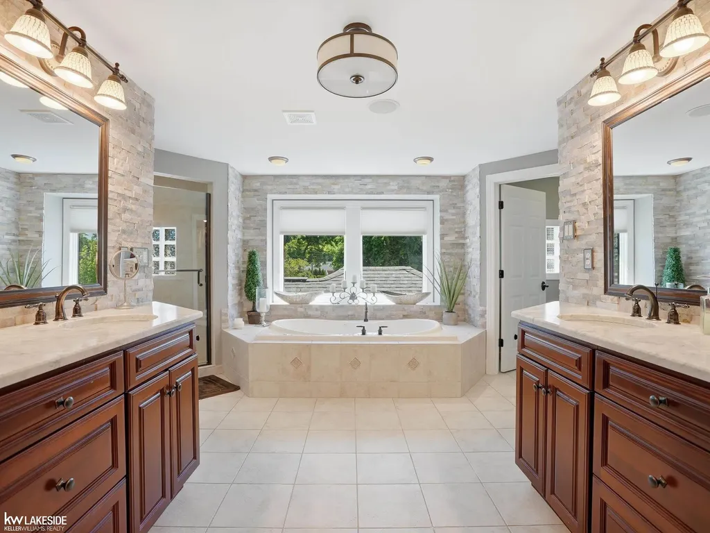 643 Lochmoor Boulevard Grosse Pointe Woods City MI 48236