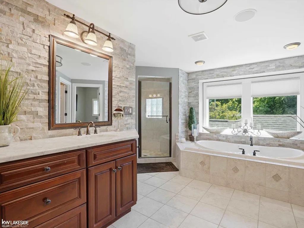 643 Lochmoor Boulevard Grosse Pointe Woods City MI 48236