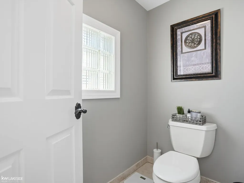 643 Lochmoor Boulevard Grosse Pointe Woods City MI 48236