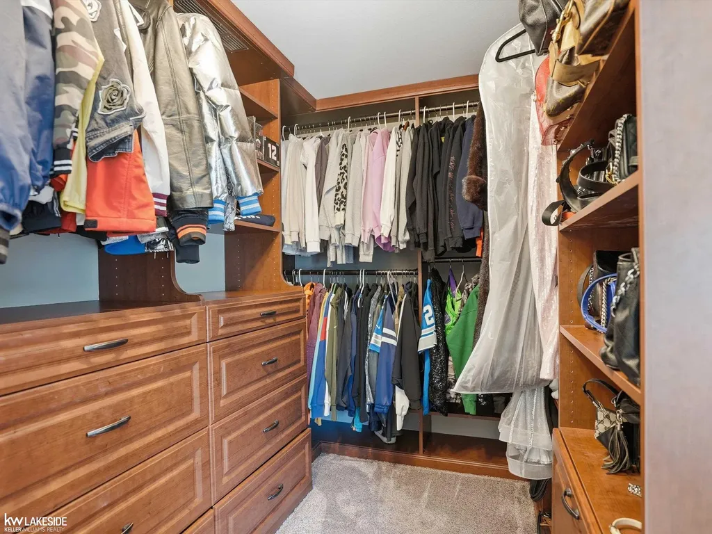 643 Lochmoor Boulevard Grosse Pointe Woods City MI 48236