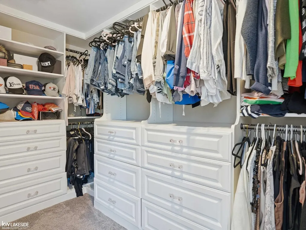 643 Lochmoor Boulevard Grosse Pointe Woods City MI 48236