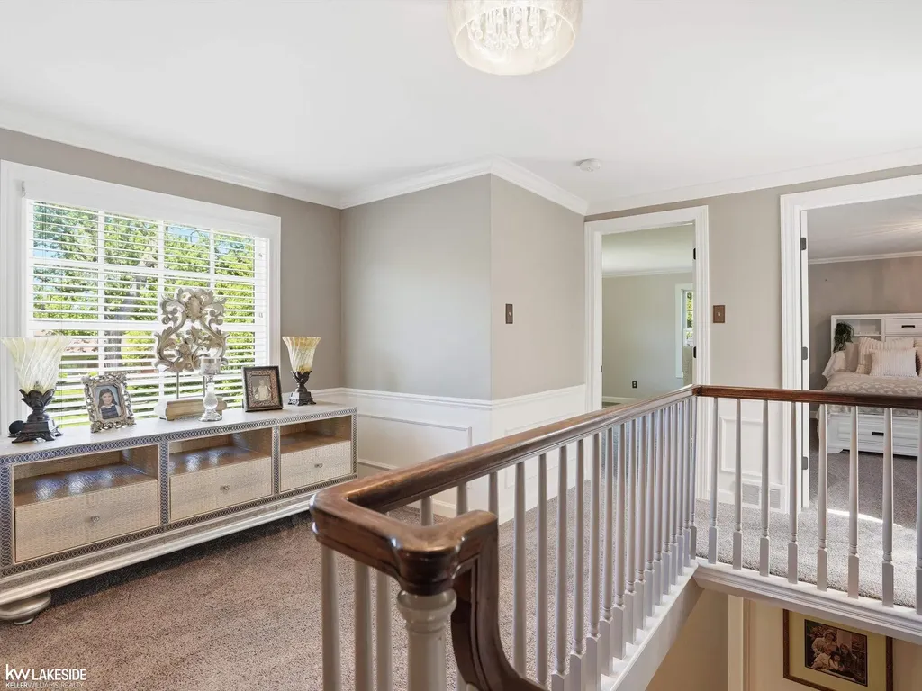643 Lochmoor Boulevard Grosse Pointe Woods City MI 48236