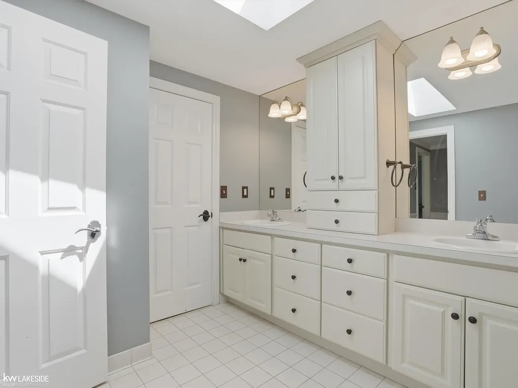 643 Lochmoor Boulevard Grosse Pointe Woods City MI 48236