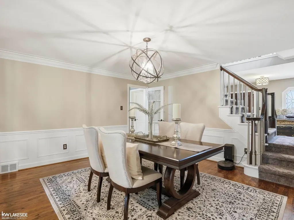 643 Lochmoor Boulevard Grosse Pointe Woods City MI 48236