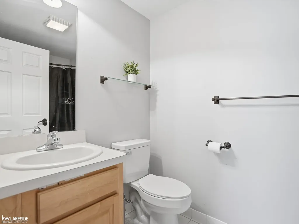 643 Lochmoor Boulevard Grosse Pointe Woods City MI 48236