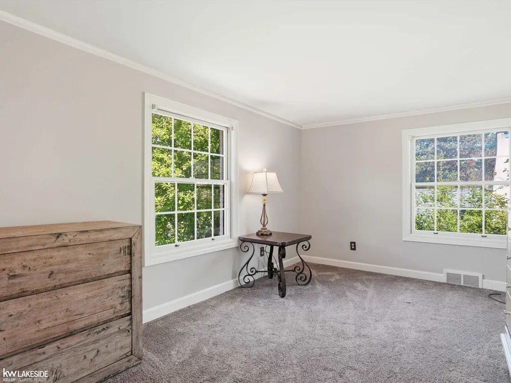 643 Lochmoor Boulevard Grosse Pointe Woods City MI 48236