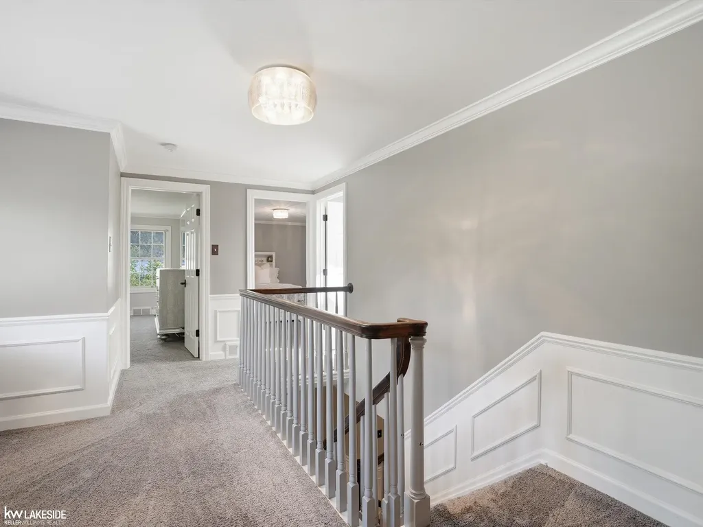 643 Lochmoor Boulevard Grosse Pointe Woods City MI 48236