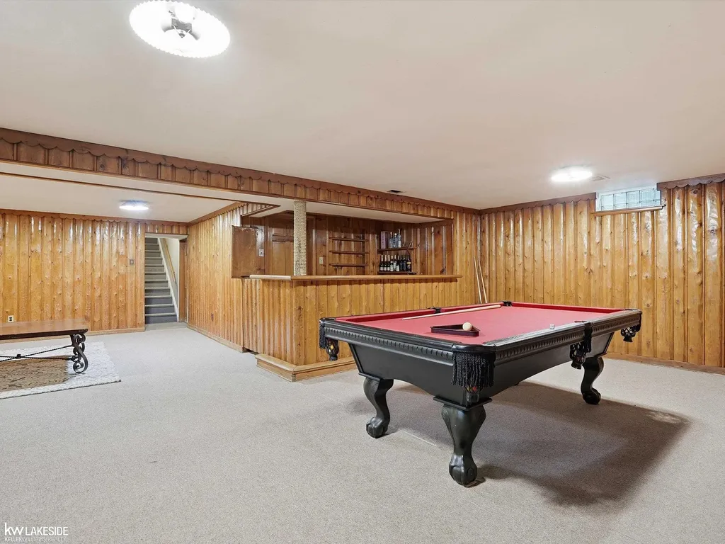 643 Lochmoor Boulevard Grosse Pointe Woods City MI 48236