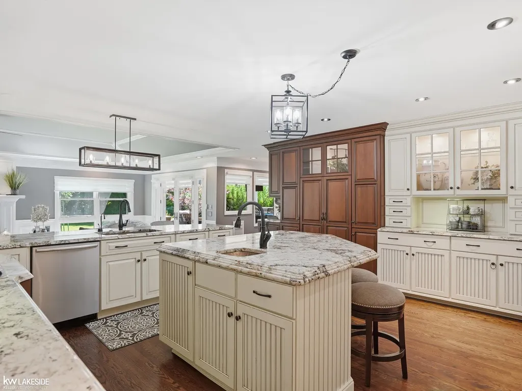 643 Lochmoor Boulevard Grosse Pointe Woods City MI 48236