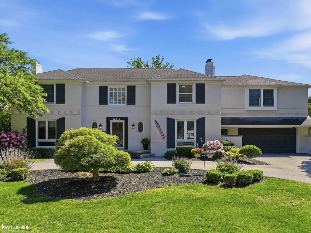 643 Lochmoor Boulevard Grosse Pointe Woods City MI 48236