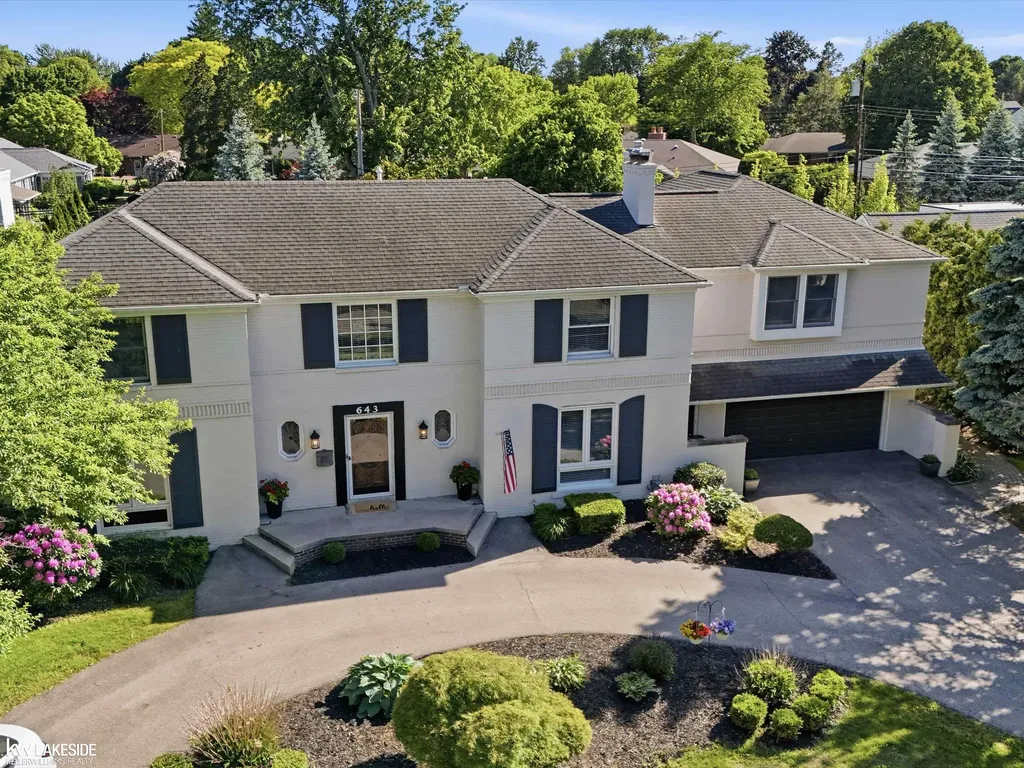 643 Lochmoor Boulevard Grosse Pointe Woods City MI 48236