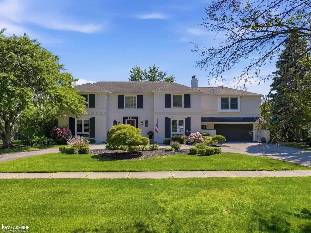 643 Lochmoor Boulevard Grosse Pointe Woods City MI 48236